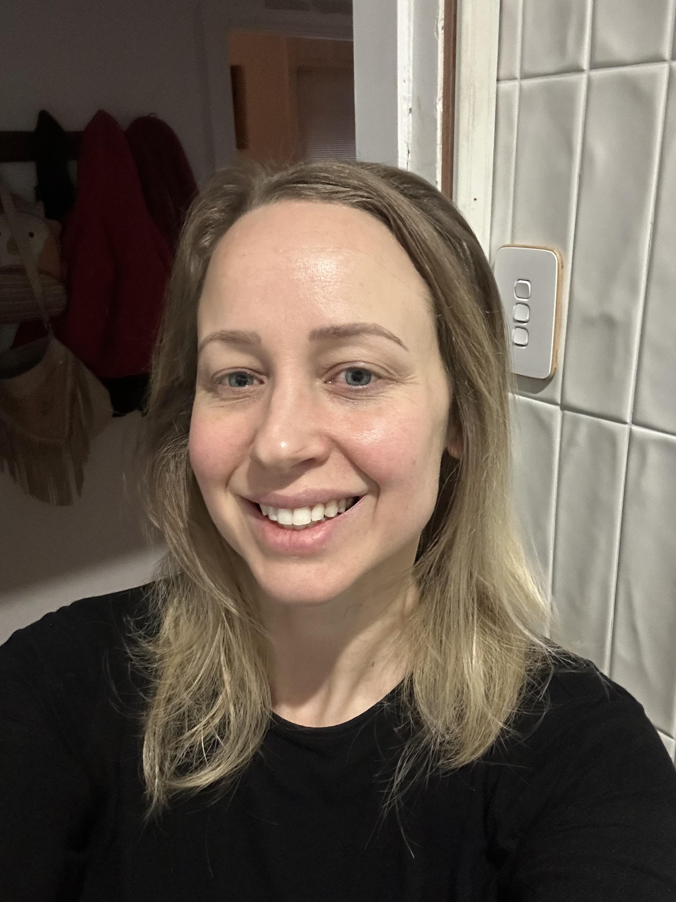 files/middle-aged-mum-37-year-old-v0-0nukmz586zjb1.jpg